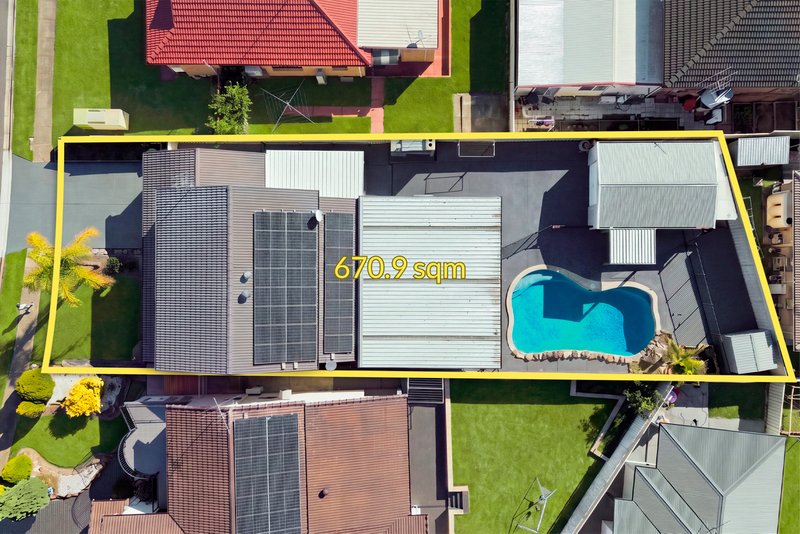 Photo - 18 Alamein Road, Bossley Park NSW 2176 - Image 18
