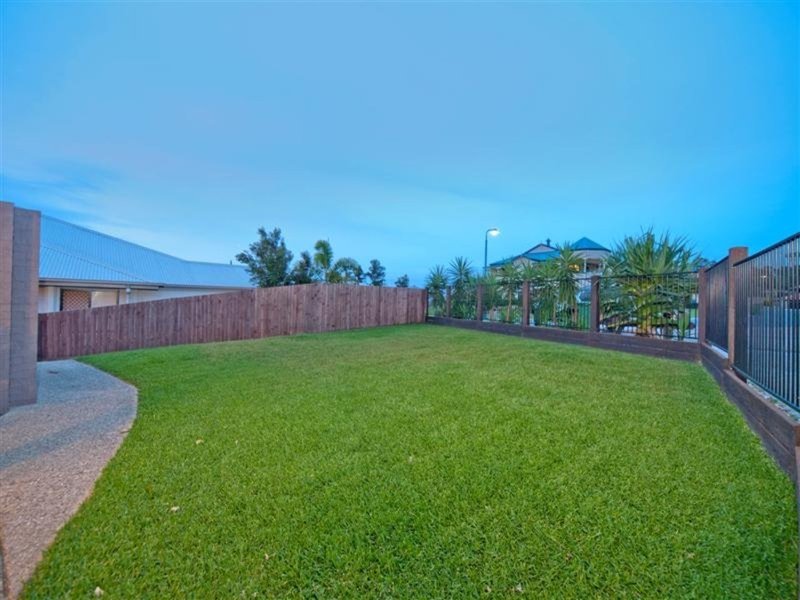 Photo - 18 Alberic Court, Eatons Hill QLD 4037 - Image 16