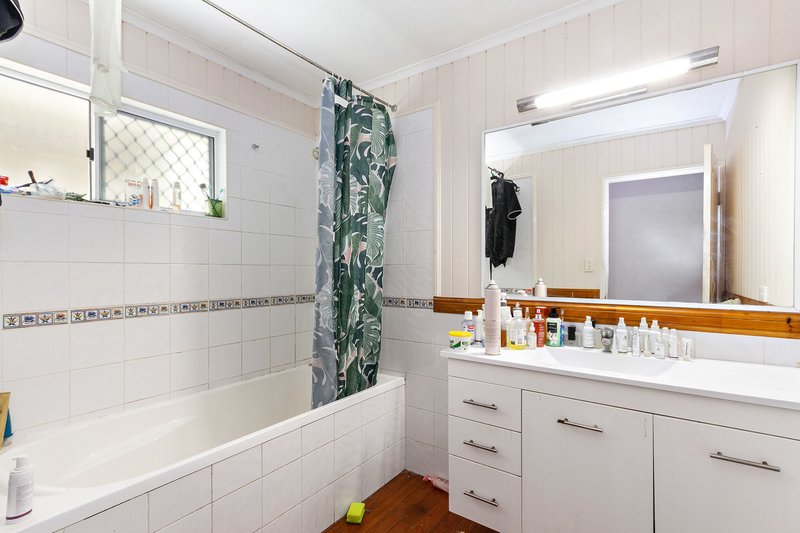 Photo - 18 Aldren Street, Stafford Heights QLD 4053 - Image 7