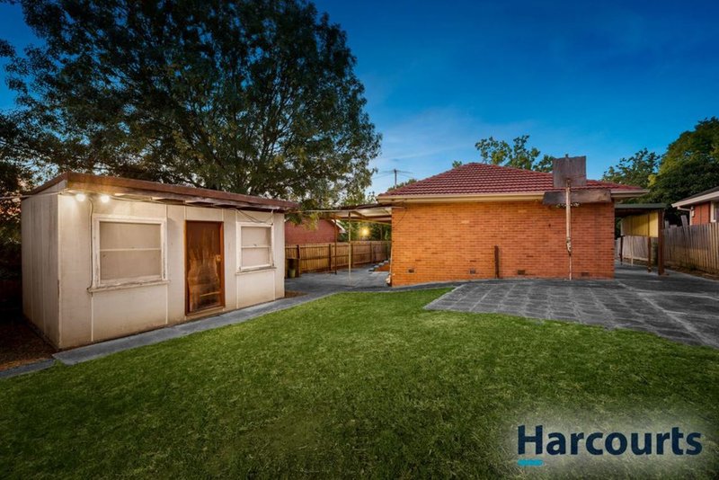 Photo - 18 Allanfield Crescent, Wantirna South VIC 3152 - Image 5