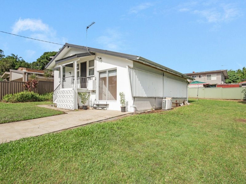 Photo - 18 Allden Avenue, Labrador QLD 4215 - Image 3