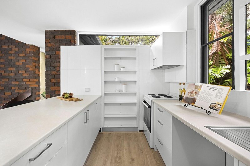 Photo - 18 Allenby Park Parade, Allambie Heights NSW 2100 - Image 9