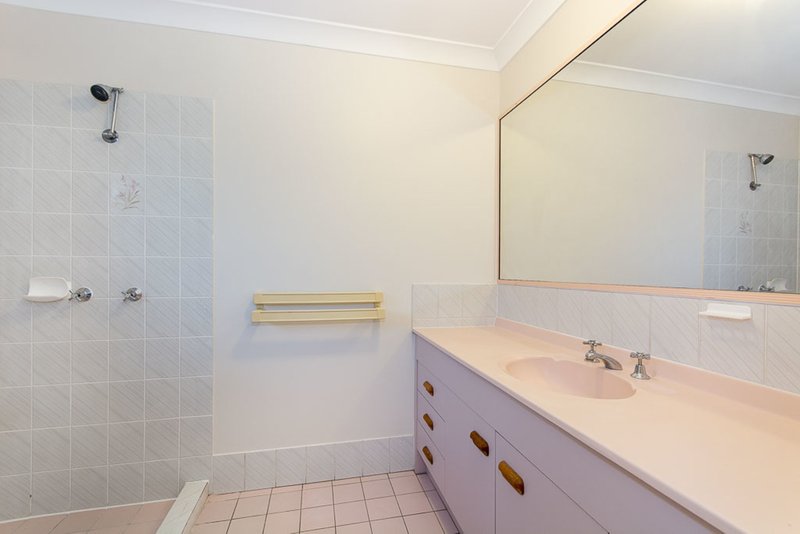 Photo - 18 Allira Crescent, Carseldine QLD 4034 - Image 11