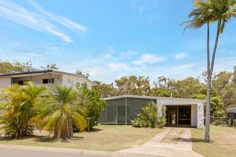 Photo - 18 Amaroo Street, Boyne Island QLD 4680 - Image 2