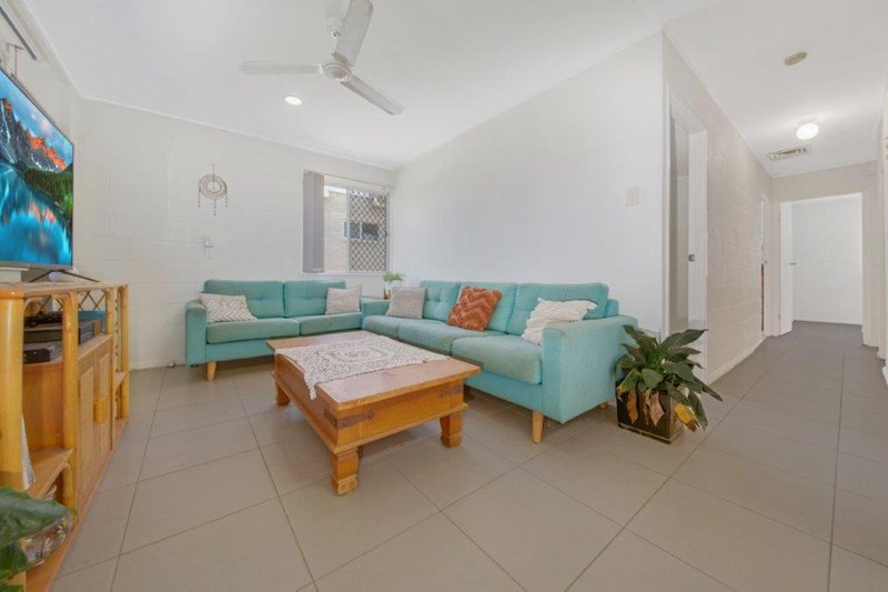 Photo - 18 Amaroo Street, Boyne Island QLD 4680 - Image 6