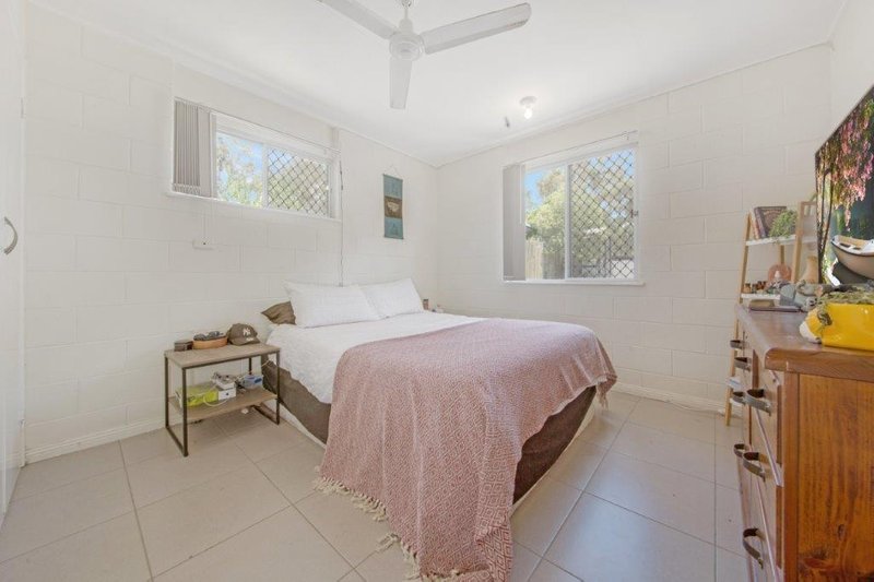 Photo - 18 Amaroo Street, Boyne Island QLD 4680 - Image 9