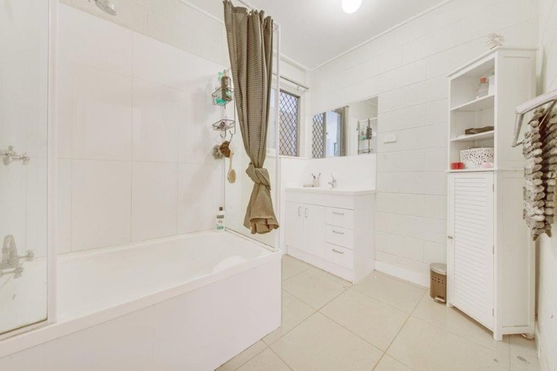 Photo - 18 Amaroo Street, Boyne Island QLD 4680 - Image 11