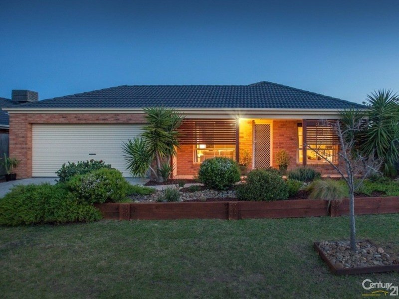 18 Amberley Drive , Pakenham VIC 3810