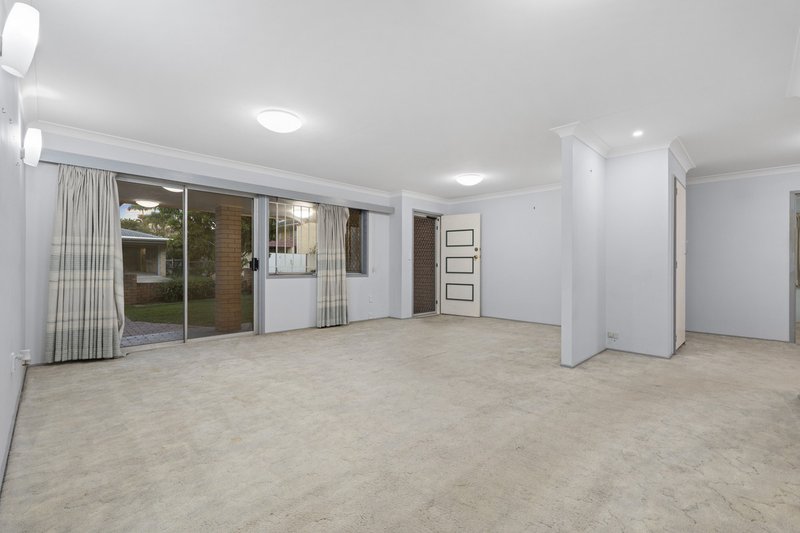 Photo - 18 Aminta Street, Sunnybank QLD 4109 - Image 2