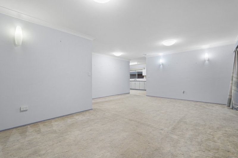 Photo - 18 Aminta Street, Sunnybank QLD 4109 - Image 3