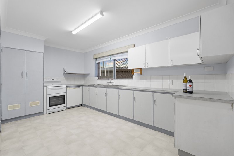 Photo - 18 Aminta Street, Sunnybank QLD 4109 - Image 5
