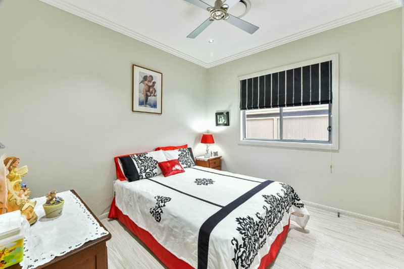 Photo - 18 Ancona Avenue, Spring Farm NSW 2570 - Image 4