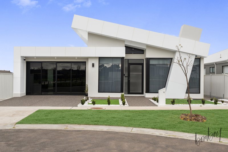 Photo - 18 Andesite Court, Craigieburn VIC 3064 - Image 1
