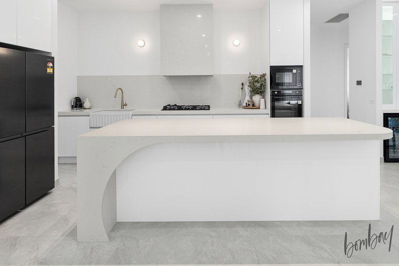 Photo - 18 Andesite Court, Craigieburn VIC 3064 - Image 4