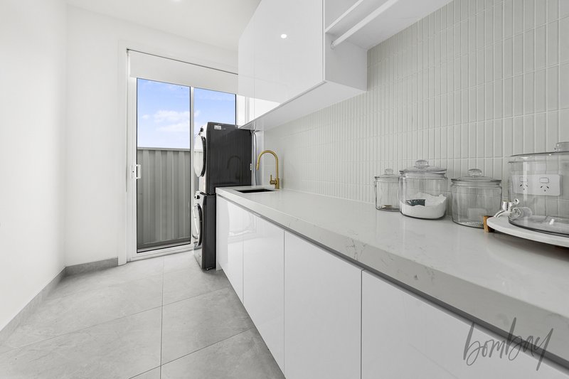 Photo - 18 Andesite Court, Craigieburn VIC 3064 - Image 24