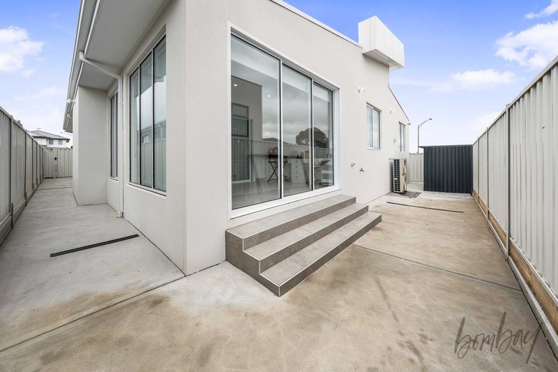 Photo - 18 Andesite Court, Craigieburn VIC 3064 - Image 25