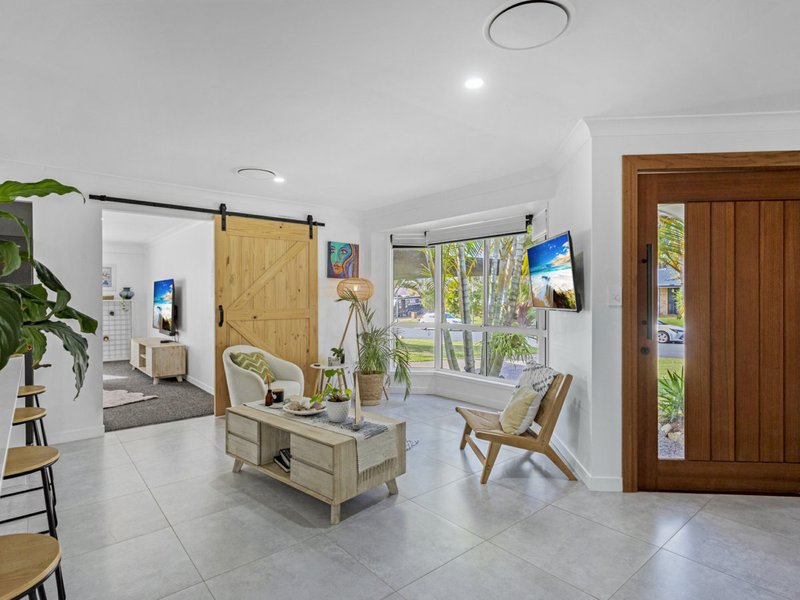 Photo - 18 Angaston Avenue, Carrara QLD 4211 - Image 1