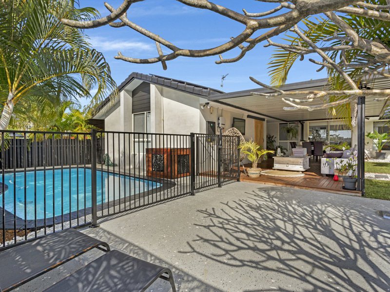 Photo - 18 Angaston Avenue, Carrara QLD 4211 - Image 2