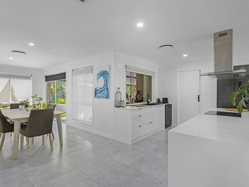 Photo - 18 Angaston Avenue, Carrara QLD 4211 - Image 4