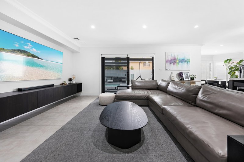 Photo - 18 Anjou Circuit, Cecil Hills NSW 2171 - Image 4