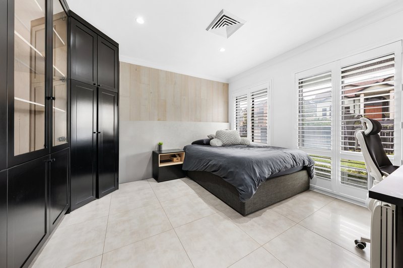 Photo - 18 Anjou Circuit, Cecil Hills NSW 2171 - Image 11