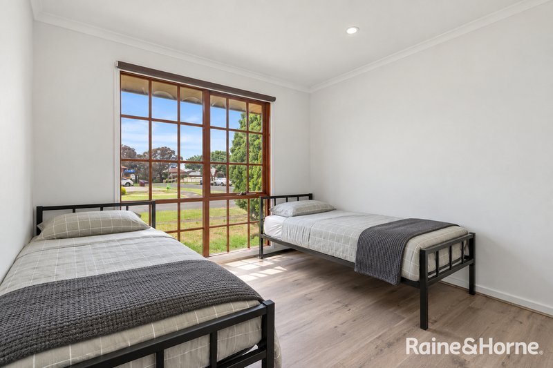 Photo - 18 Antionetta Way, Hillside VIC 3037 - Image 7