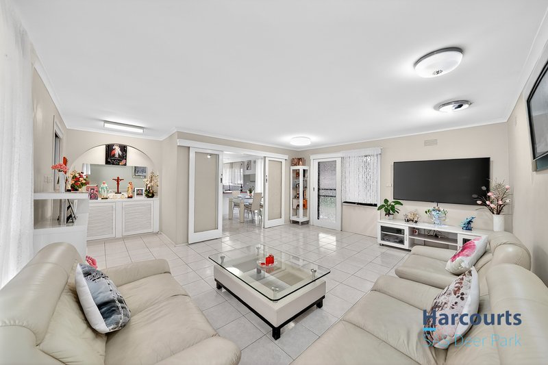 Photo - 18 Appian Drive, Albanvale VIC 3021 - Image 4