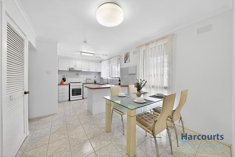 Photo - 18 Appian Drive, Albanvale VIC 3021 - Image 9