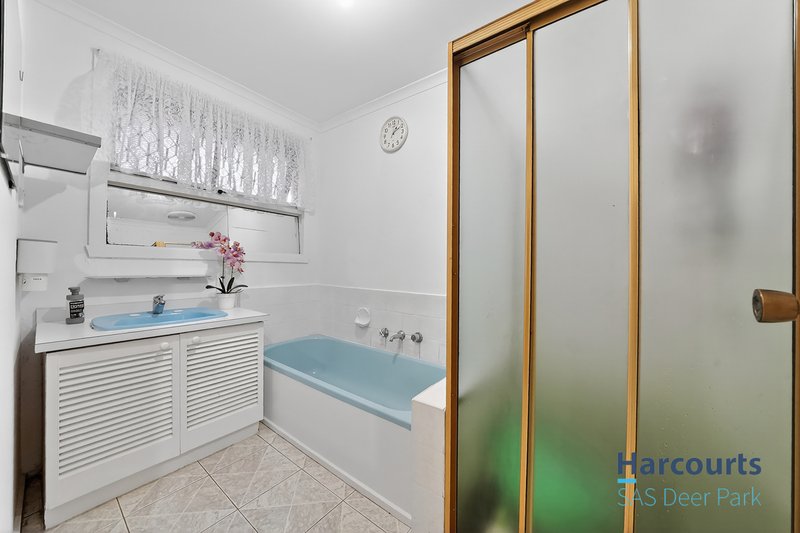 Photo - 18 Appian Drive, Albanvale VIC 3021 - Image 14