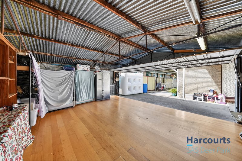 Photo - 18 Appian Drive, Albanvale VIC 3021 - Image 15