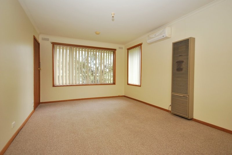 Photo - 1/8 Aquila Court, Ballarat North VIC 3350 - Image 2