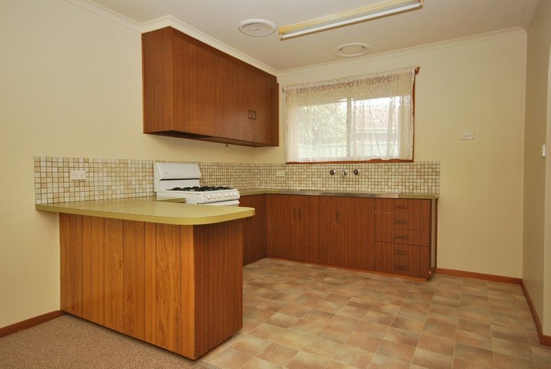 Photo - 1/8 Aquila Court, Ballarat North VIC 3350 - Image 3