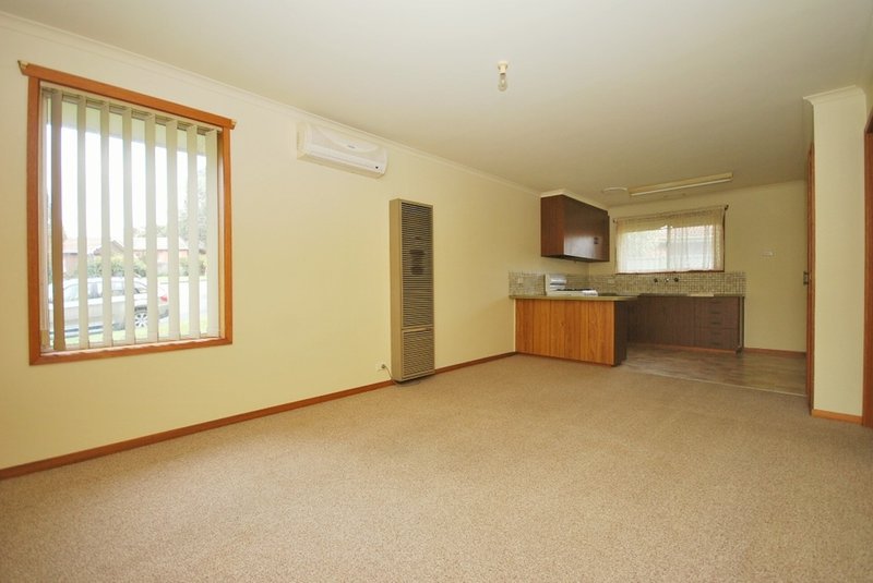 Photo - 1/8 Aquila Court, Ballarat North VIC 3350 - Image 4