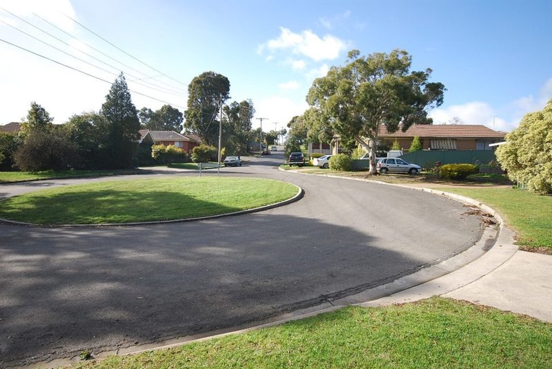 Photo - 1/8 Aquila Court, Ballarat North VIC 3350 - Image 13