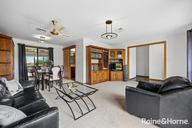 Photo - 18 Arabian Drive, Woodcroft SA 5162 - Image 4