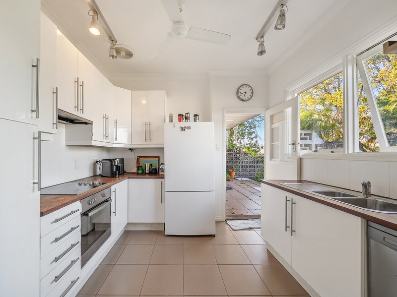 Photo - 18 Armstrong Street, Clontarf QLD 4019 - Image 8