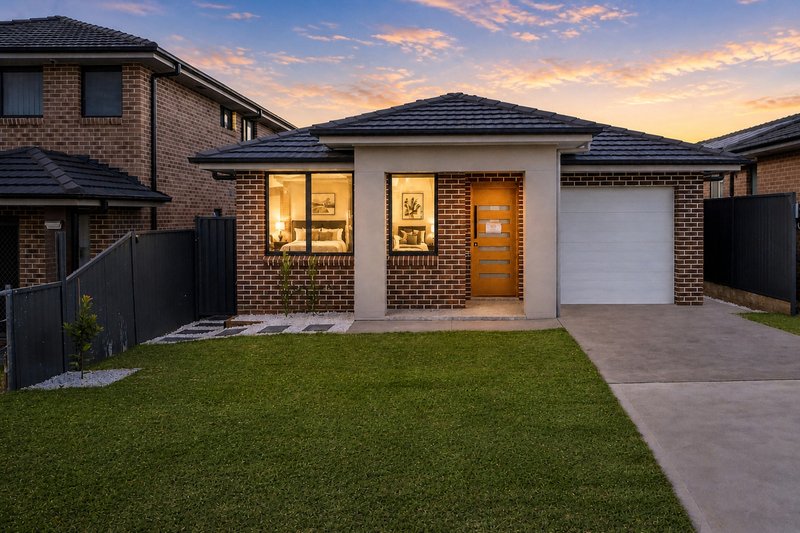 Photo - 18 Aroona Avenue, Austral NSW 2179 - Image 2