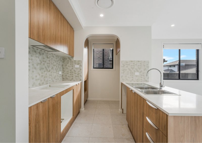 Photo - 18 Aroona Avenue, Austral NSW 2179 - Image 6