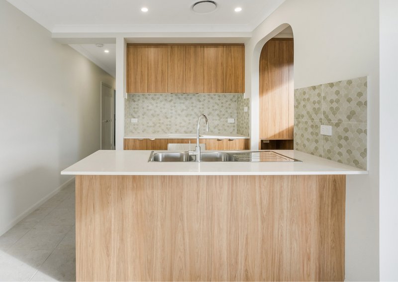 Photo - 18 Aroona Avenue, Austral NSW 2179 - Image 7