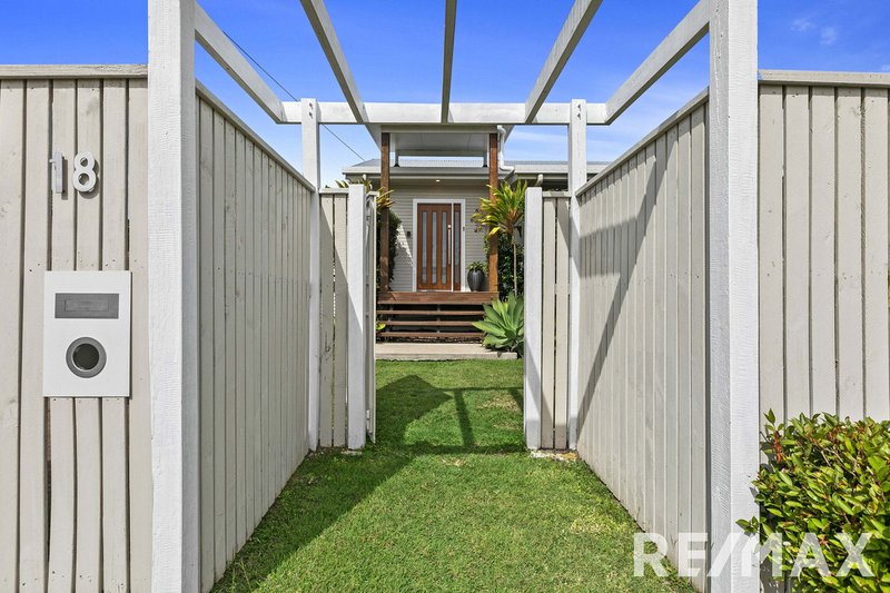 Photo - 18 Arthur Street, Urangan QLD 4655 - Image 3