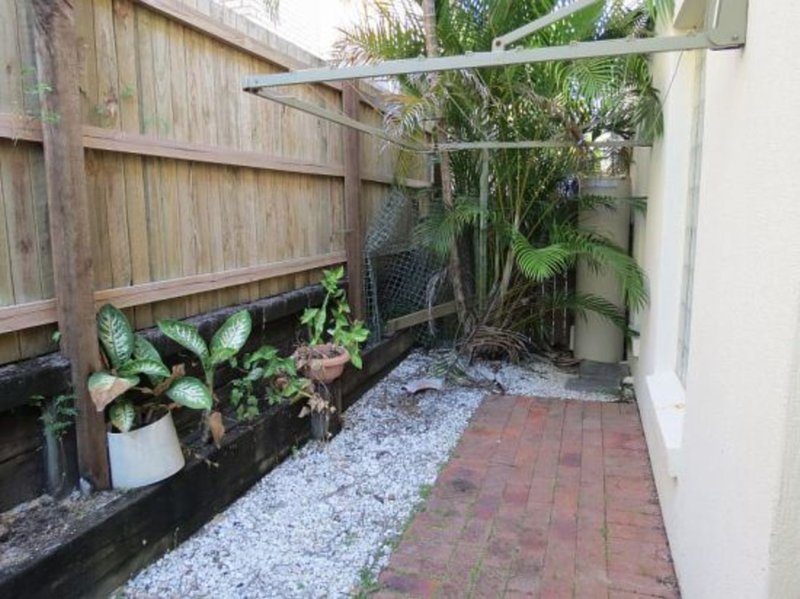 Photo - 1/8 Arwen Street, Maroochydore QLD 4558 - Image 10