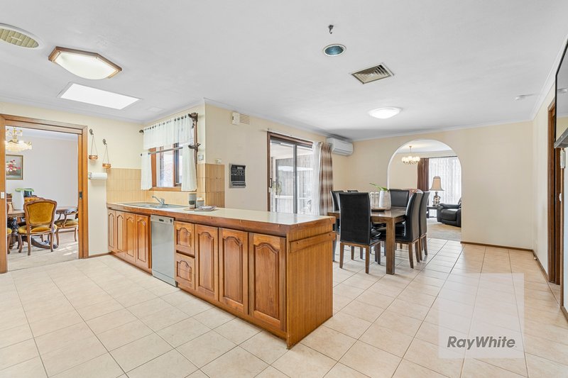 Photo - 18 Ashbrook Circuit, Bundoora VIC 3083 - Image 4