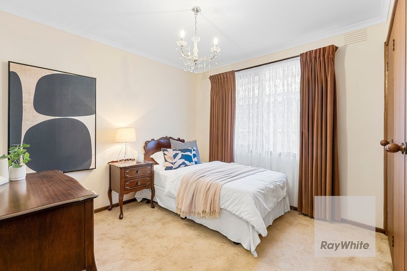 Photo - 18 Ashbrook Circuit, Bundoora VIC 3083 - Image 11