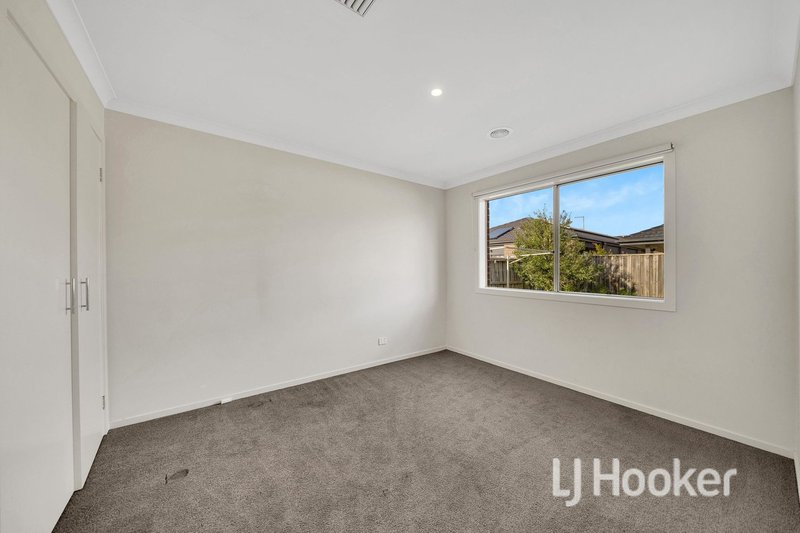 Photo - 18 Aspera Drive, Werribee VIC 3030 - Image 10