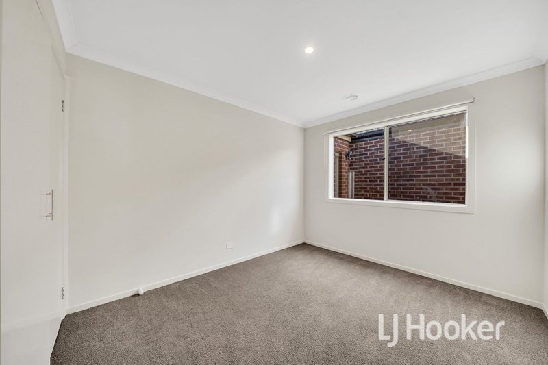 Photo - 18 Aspera Drive, Werribee VIC 3030 - Image 12
