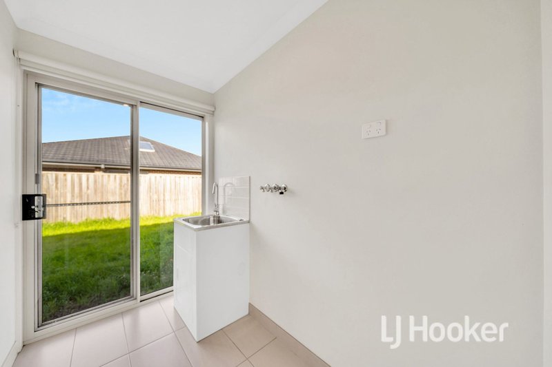 Photo - 18 Aspera Drive, Werribee VIC 3030 - Image 14