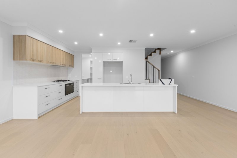 Photo - 18 Aspley Street, Tarneit VIC 3029 - Image 2