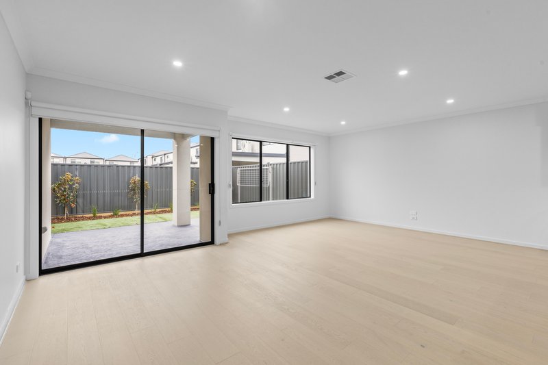 Photo - 18 Aspley Street, Tarneit VIC 3029 - Image 4
