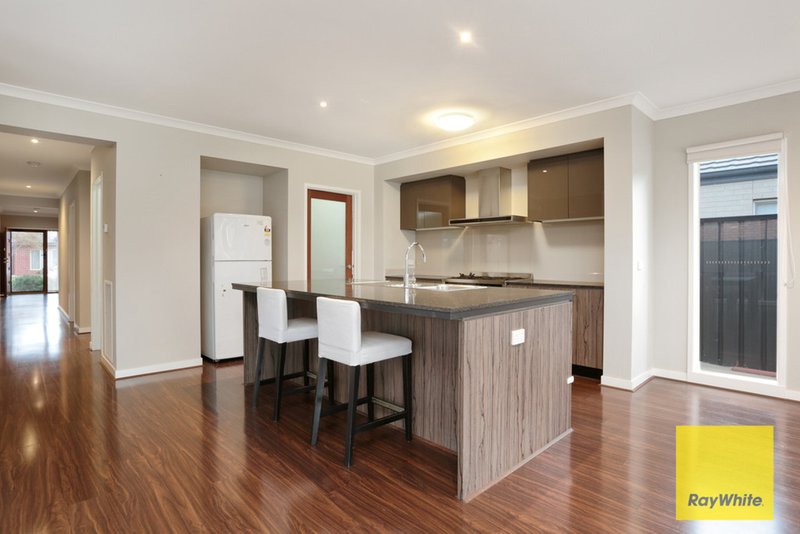 Photo - 18 Atkinson Close, Point Cook VIC 3030 - Image 3