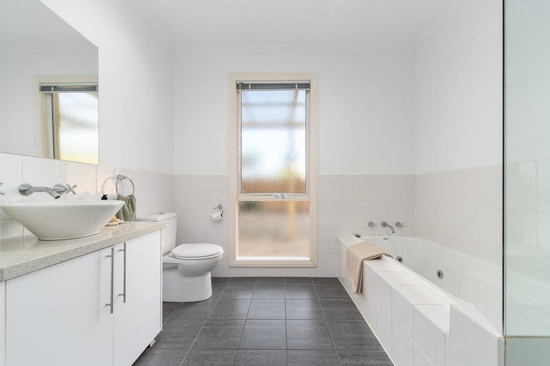 Photo - 1/8 Bader Court, Frankston South VIC 3199 - Image 18